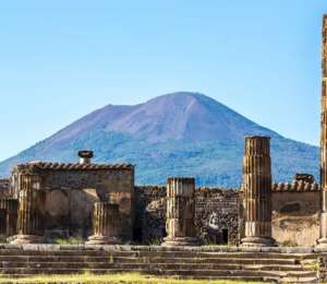 Great photo of Pompeii ruins and Vesuvio